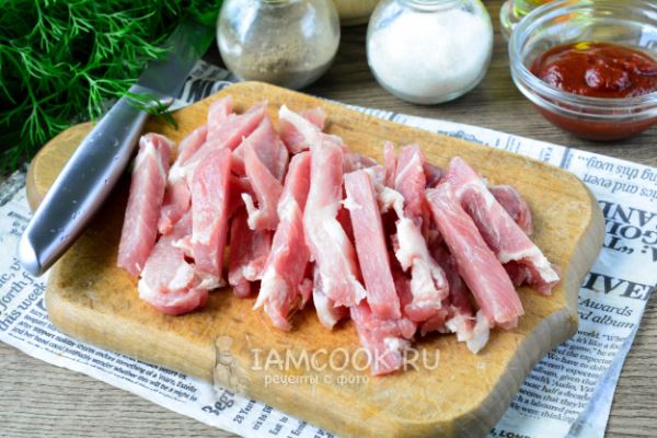 Гуляш из свинины с кабачками (с подливкой)