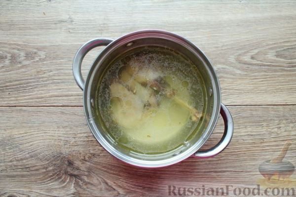 Сырный крем-суп с жареной курицей