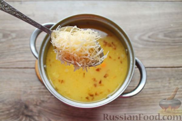 Сырный крем-суп с жареной курицей